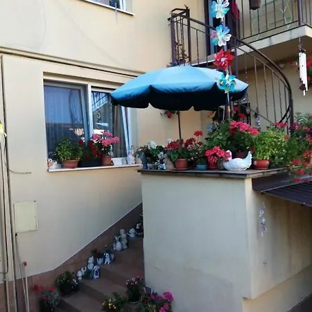 Cu Doua Si Gradina Apartment *