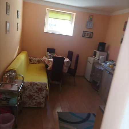 Cu Doua Si Gradina Apartment