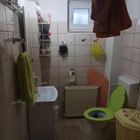 Cu Doua Si Gradina Apartment *