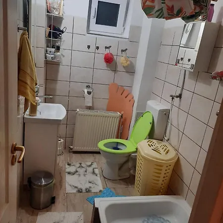 Cu Doua Si Gradina Apartment