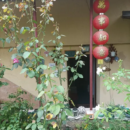 Cu Doua Si Gradina Apartment